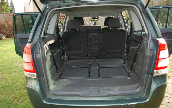 Opel Zafira cena 18900 przebieg: 195000, rok produkcji 2011 z Poznań małe 137